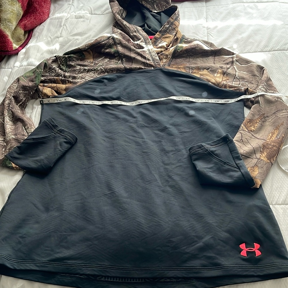 Under armour womens xxl. Cold gear. Real tree and black. Never used. No tags